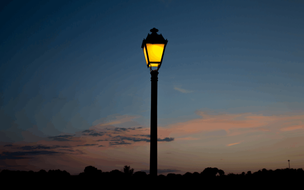 Investeren in veilige routes, goede verlichting en een duidelijke aanpak van intimidatie en geweld, zodat iedereen zich veilig voelt op straat.