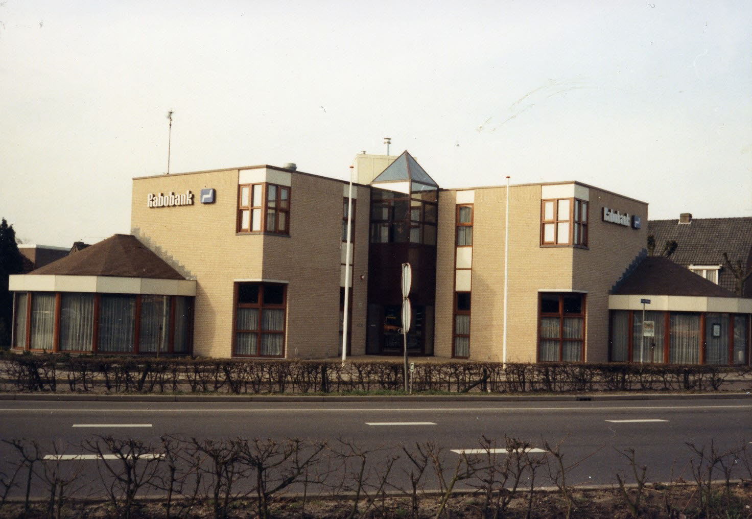 Tientallen appartementen op locatie bankgebouw Molenweg-Stationsweg