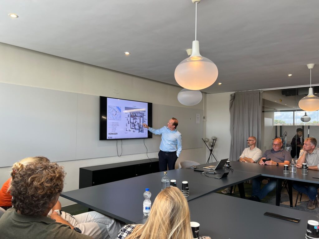 De delegatie wordt bijgepraat over het project Centerspoor.