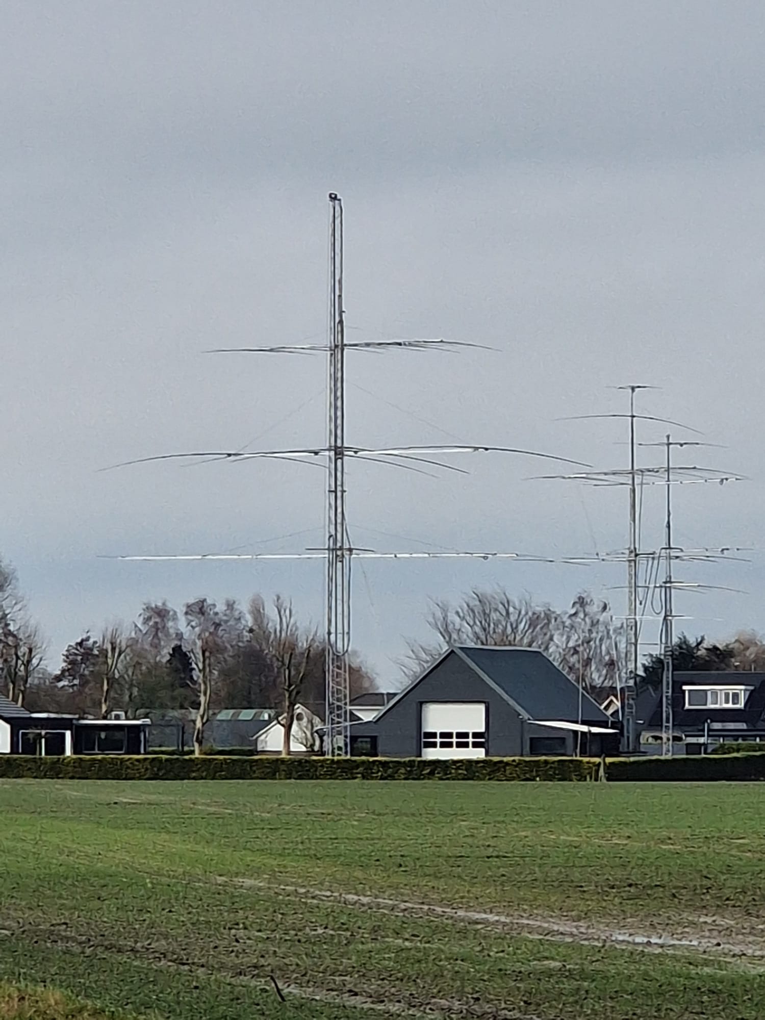 Flinke zendmasten woonhuis bij Walsoorden