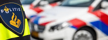 Politie embleem en politiewagens