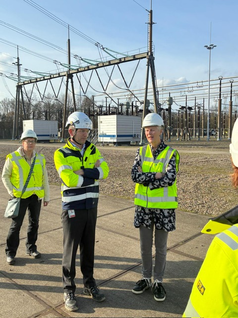 Wethouder Traag op werkbezoek in Oele.