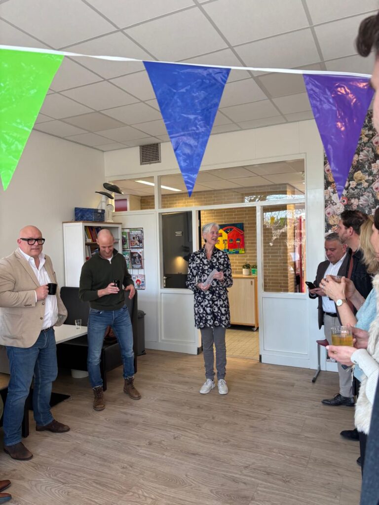 Wethouder Annemieke Traag lanceert de structurele inzet jeugdhulp op zorgintensieve scholen.