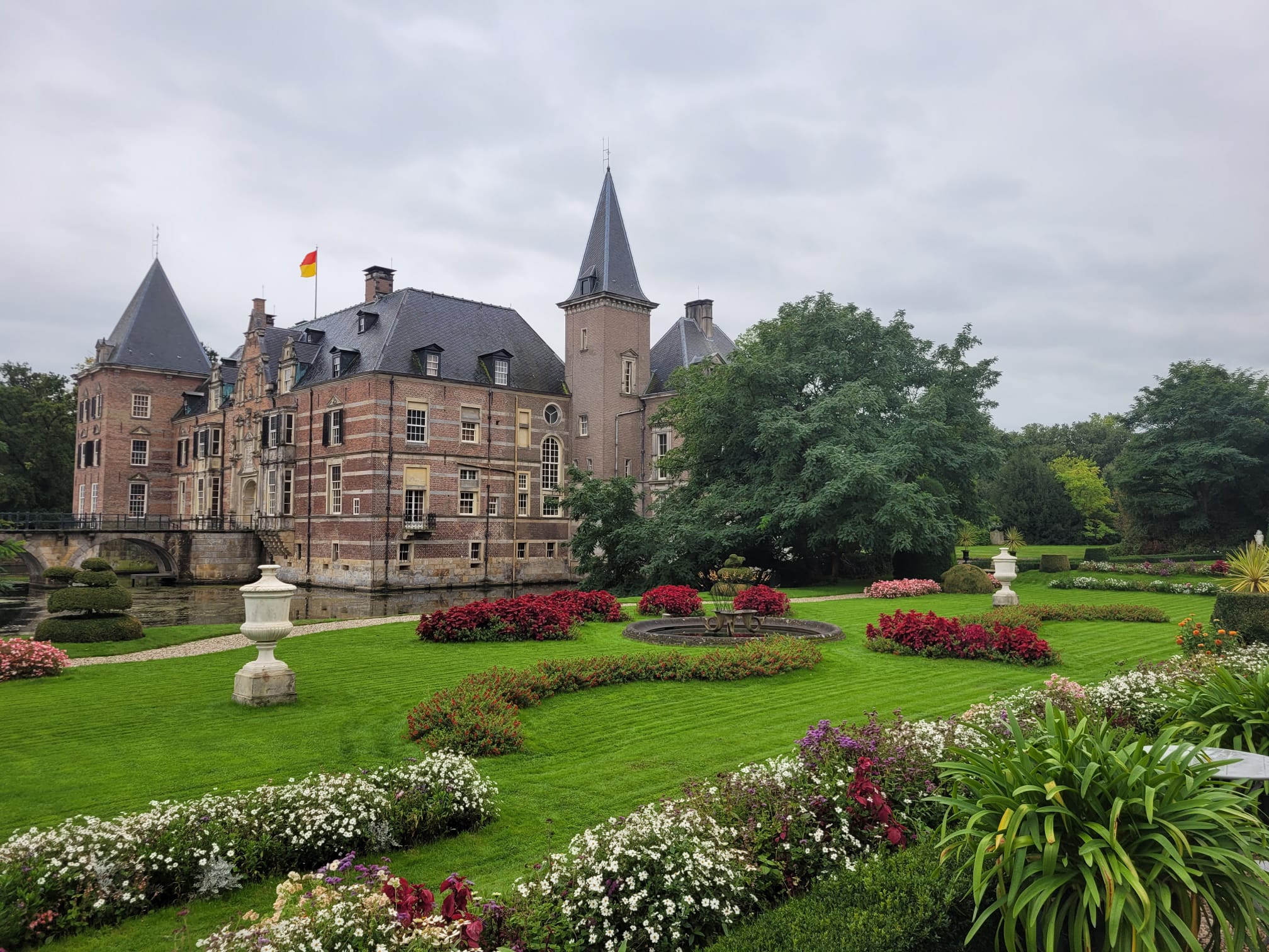 Foto van kasteel Twickel met kasteeltuin.