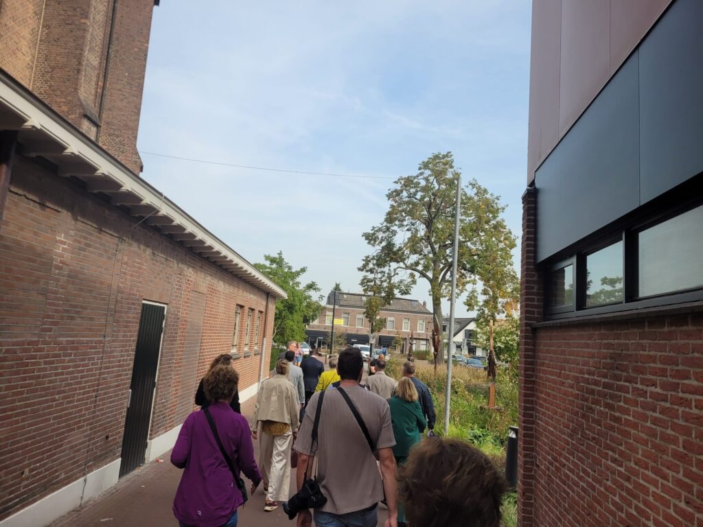 Rondleiding door Hengelo om te kijken naar de vernieuwing en vergroening.