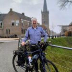 Jan Willem van Dalen met fiets in Steenwijk