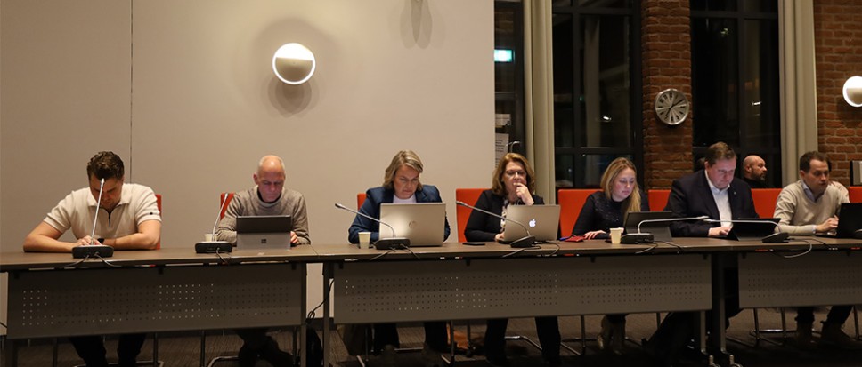 Lijsttrekkers vullen de Stemwijzer in.